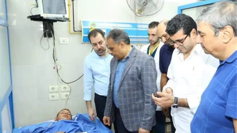 محافظ الشرقية يزور مصابي حادث التصادم بمستشفيات الجامعة والأحرار