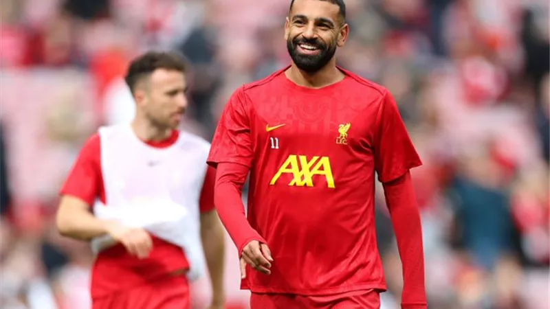 شاهد محمد صلاح خلال عمليات الاحماء قبل مواجهة نوتينجهام .. فيديو