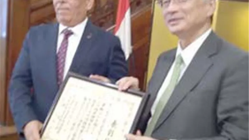 السفير اليابانى يكرم محمد الدهراوى ويثنى 