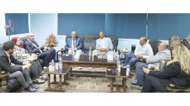 وفداً من كبار رجال الأعمال المصريين بإيطاليا في ضيافة رئيس التحرير