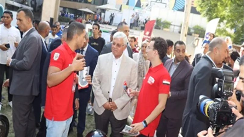 وزير التعليم العالي يكرم الفرق الفائزة بمسابقة قادة الأنشطة الطلابية