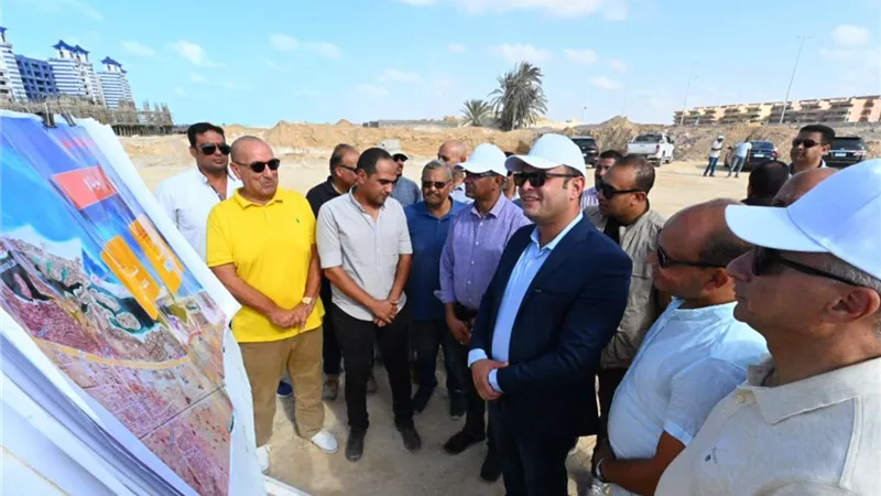 وزير الإسكان يتفقد الاستعدادات لتنفيذ البحيرة بـ