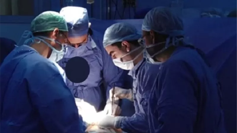نجاح أول عملية زراعة قلب كاملة بالروبوت في العالم