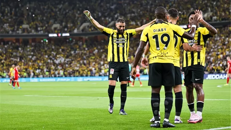 بهاتريك بنزيما.. الاتحاد يقسو على الوحدة بسباعية في الدوري السعودى