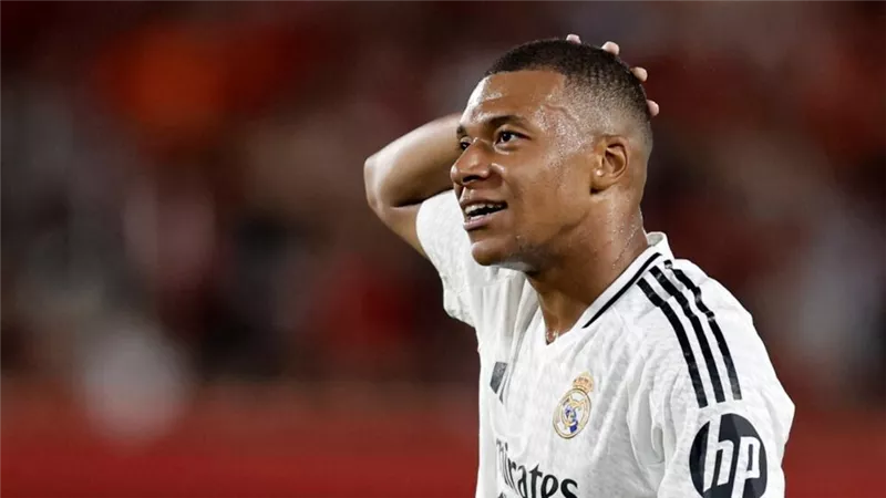 مبابي يدخل في حالة حزن بسبب إصابة نجم ريال مدريد