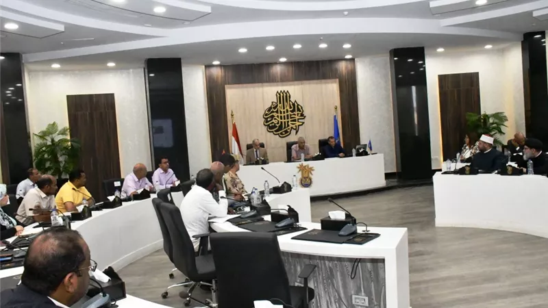 محافظ أسوان يترأس الإجتماع التنسيقى للوقوف على جاهزية كافة الجهات