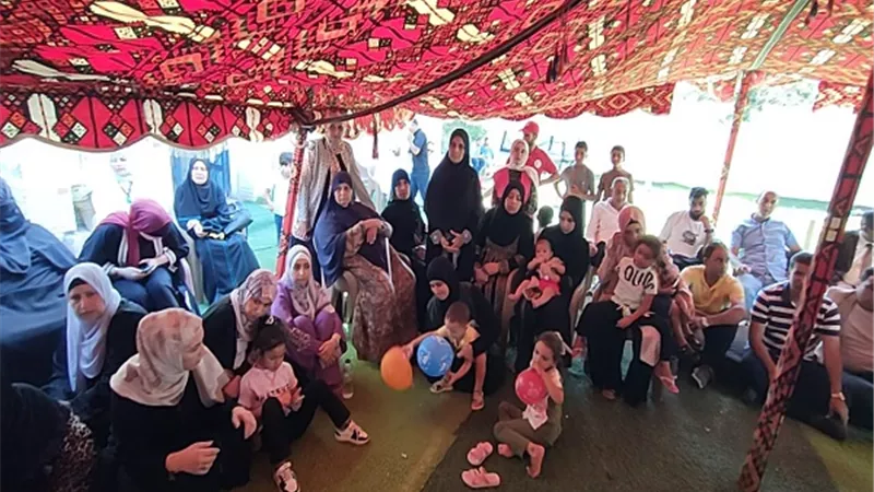 محافظ شمال سيناء يلتقي المرضى الفلسطينيين ببئر العبد