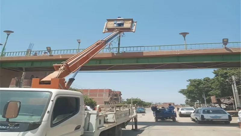 محافظ أسيوط: صيانة وتركيب كشافات جديدة لرفع كفاءة منظومة الانارة
