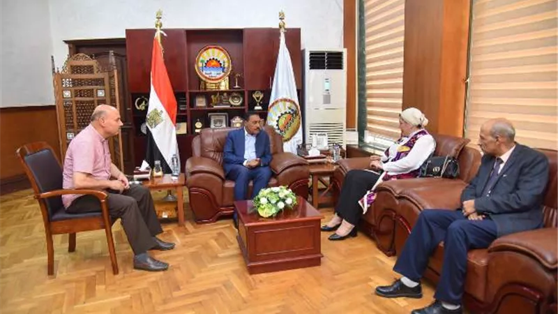 محافظ مطروح يلتقي رئيس المجلس القومى للطفولة والأمومة