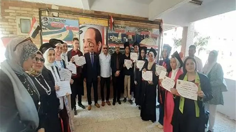 تكريم اوائل الشهادات العامة بتعليم الخانكة