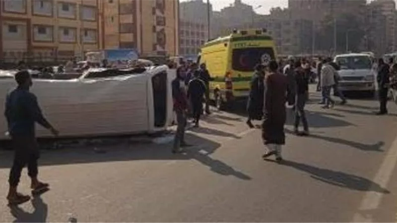 إصابة 6 إثر انقلاب ميكروباص فى مدينة 6 أكتوبر