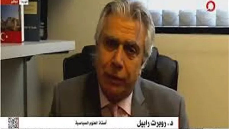 أستاذ علوم سياسية: خطابات بايدن وهاريس وترامب ساهمت فى شحن الشعب الأمريكى