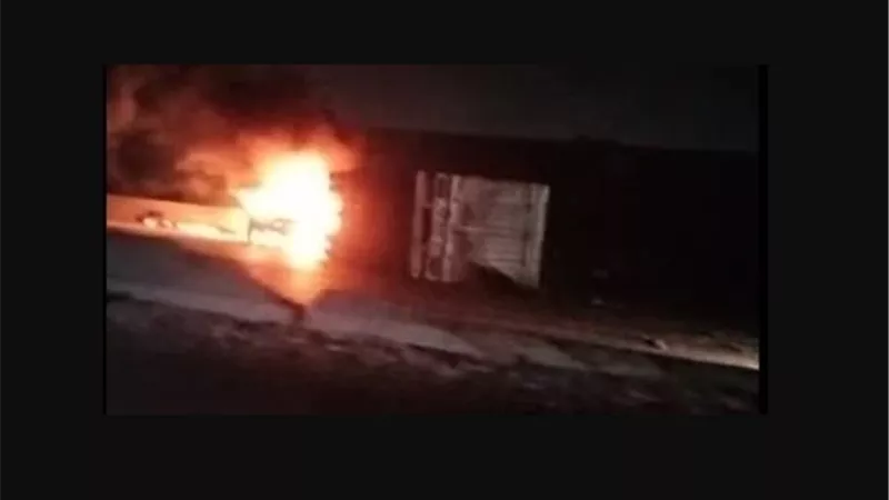 اشتعال سيارة نقل علي الطريق الأوسطي جنوب القاهرة