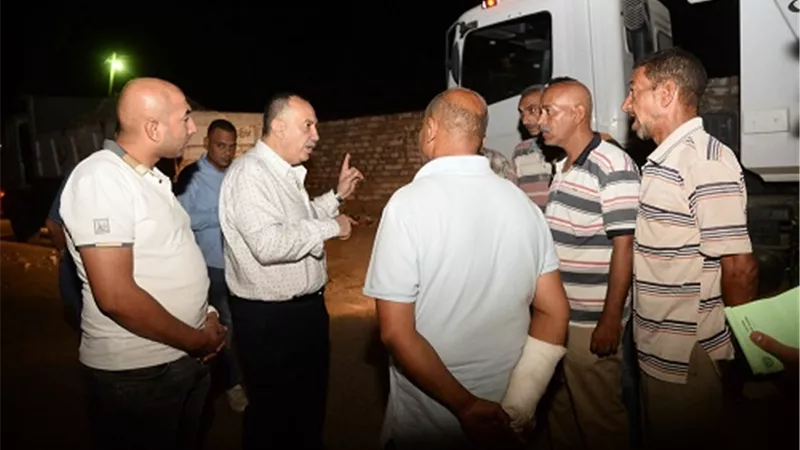 محافظ أسيوط يتابع رفع مخلفات هدم المباني بطول سور جامعة الأزهر
