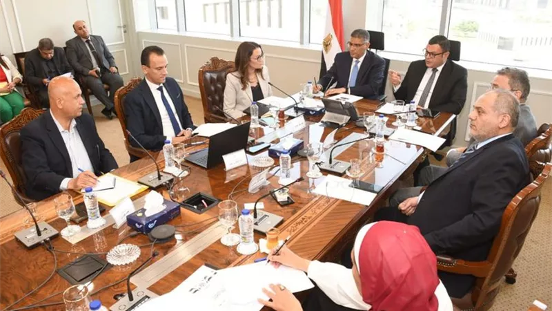 الشربيني: يجب تطوير المنطقة المحيطة بالأهرامات بما يتماشى مع قيمتها