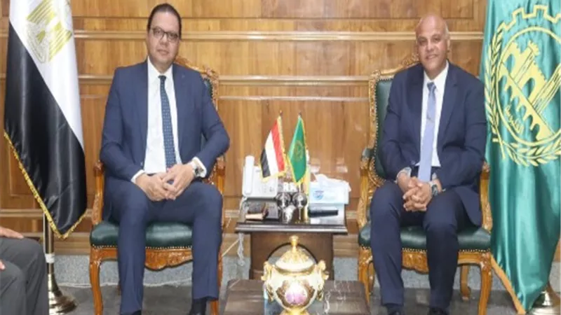 محافظ القليوبية يبحث استغلال قطعة أرض لإقامة مشروعات صغيرة للشباب