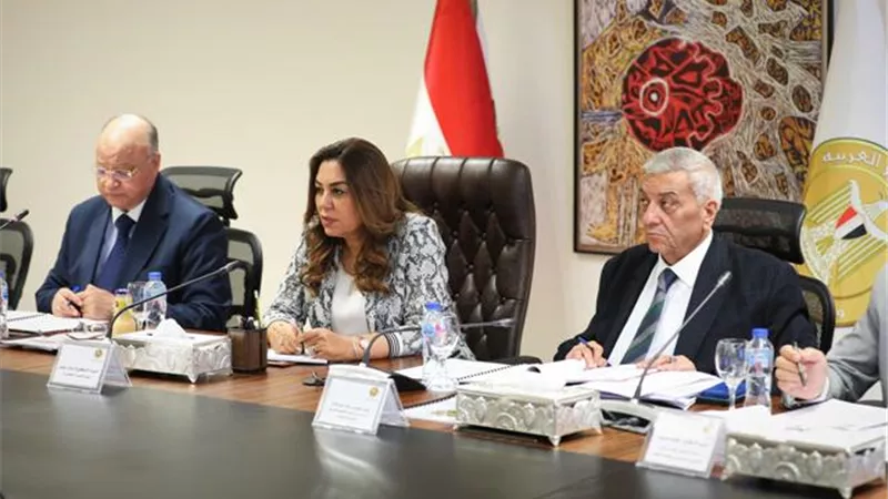 وزيرة التنمية المحلية تترأس لجنة اختيار المتقدمين للوظائف القيادية