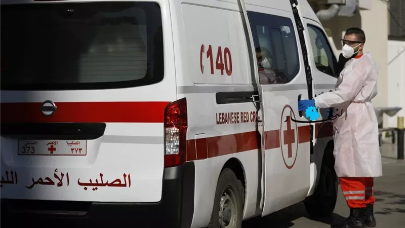 الصليب الأحمر يدفع بأكثر من 30 سيارة إسعاف لإخلاء الجرحى
