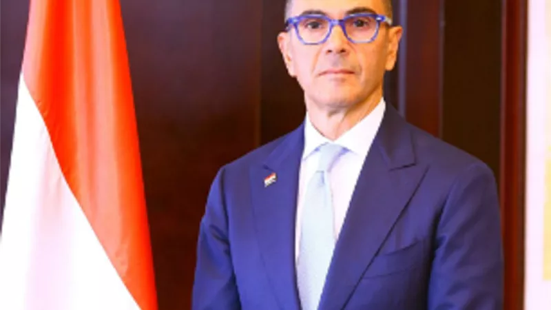 وزير الاستثمار يغادر إلى العاصمة البريطانية لندن