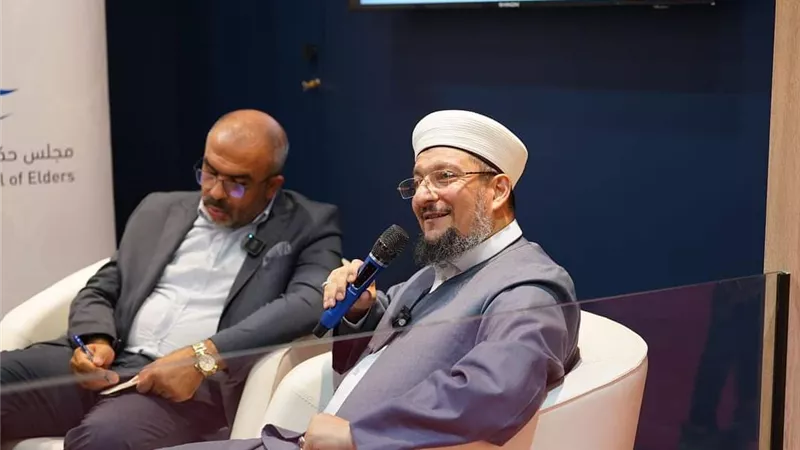 أسس الحوار الإسلامي في ندوة ثقافية بجناح مجلس حكماء المسلمين