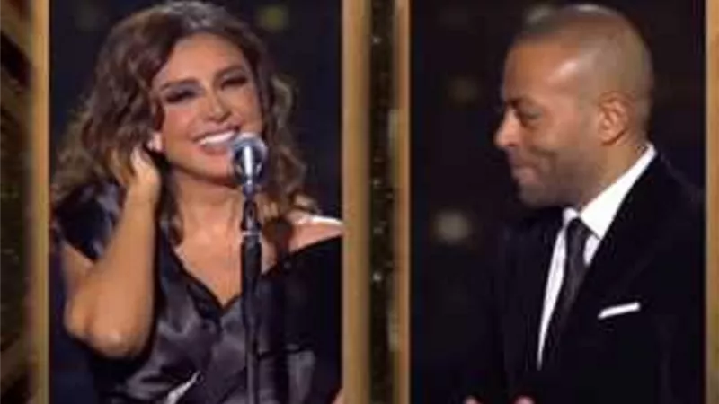تامر عاشور لـ أنغام : 