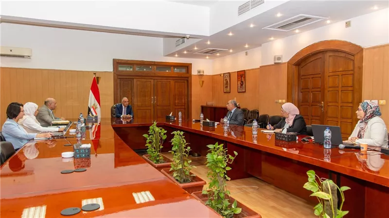 وزير الري يناقش إجراءات تحديث الميزان المائي في مصر
