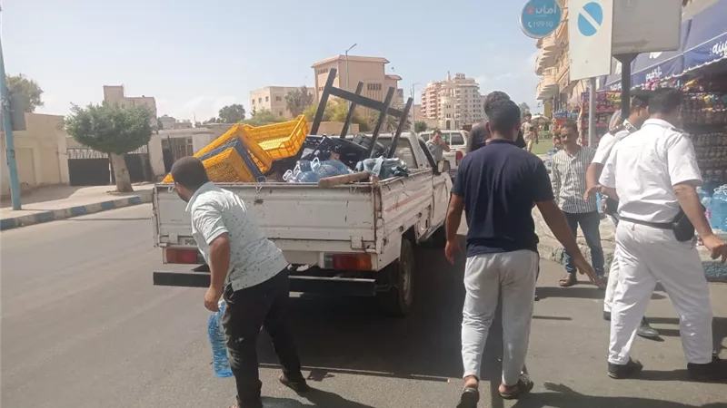 مرسي مطروح.. تكثيف أعمال النظافة ورفع الاشغالات بمحيط المدارس