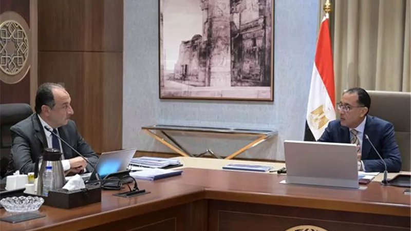 رئيس الوزراء يتابع مع قطاع الأعمال عددا من ملفات عمل