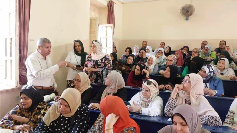 برامج إذاعية جديدة شيقة ومبتكرة بطابور الصباح بمدارس دمياط