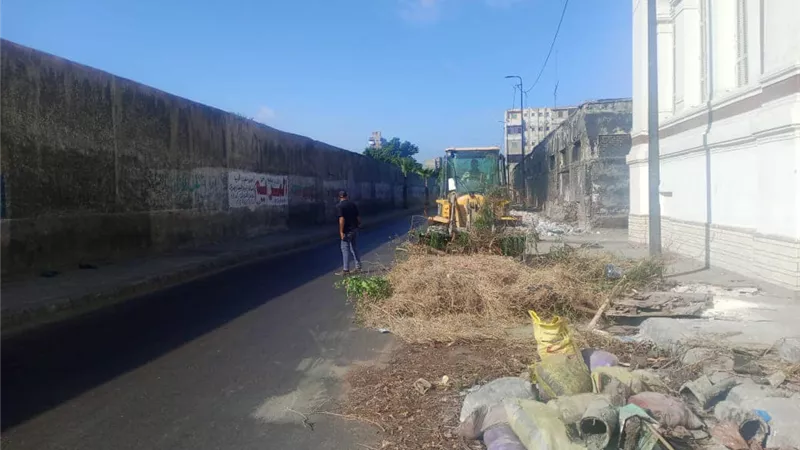 رفع 85 طن اتربة وردم بنطاق حى غرب الاسكندرية
