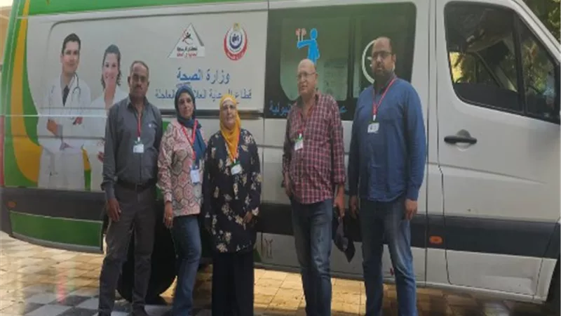 الكشف على ١١٠٣ مواطنين خلال قافلة طبية مجانية بقرية مجول ببنها