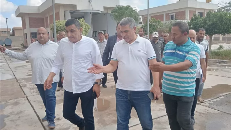 مسئولو المجتمعات العمرانية يتفقدون محطات المياه بالصالحية الجديدة