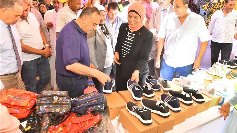 محافظ أسيوط يفتتح معرض