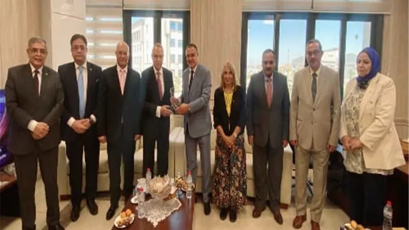 جامعة بنها الأهلية تكرم اللواء عبد الحميد الهجان محافظ القليوبية