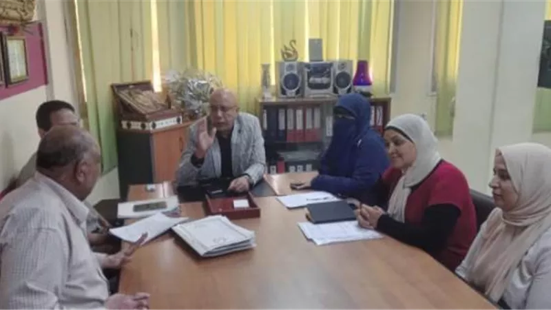 مدير صحة قنا يعقد اجتماع لبحث توفير الأدوية للوحدات الصحية