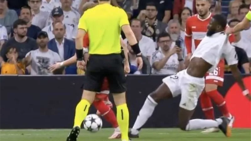 التعادل عنوان الشوط الأول لمباراة ريال مدريد وشتوتجارت الألماني