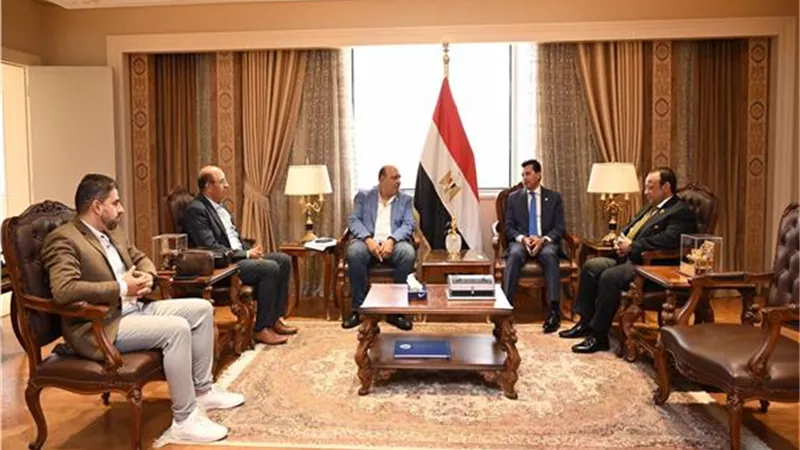 وزير الرياضة يلتقي رئيس اتحاد الووشو كونغ فو