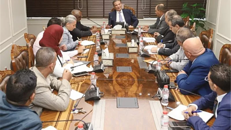وزير الزراعة يبحث جهود تنمية البيئات الصحراوية في مطروح