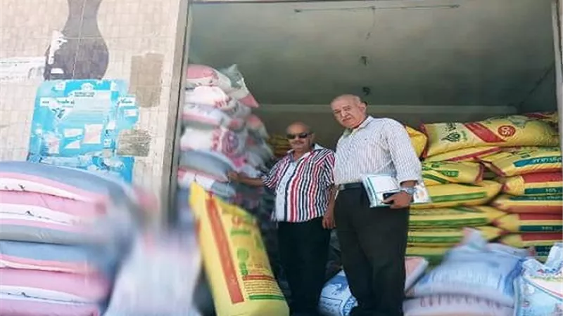 ضبط 14 طن و255 كيلو مواد غذائية وأسمدة مجهولة المصدر بأبوحماد