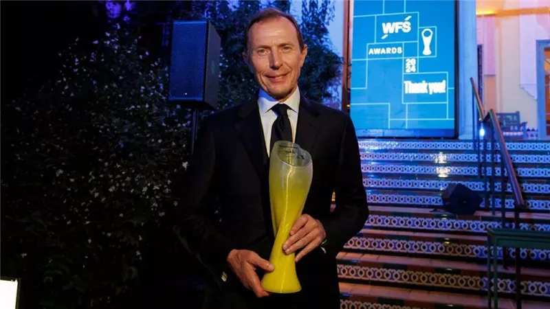 ريال مدريد يتسلم جائزة أفضل ملعب كرة قدم في العالم