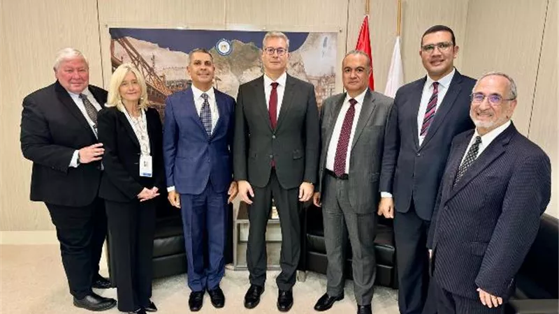 وزير البترول يبحث مع آى بي آر العالمية للطاقة خططها لزيادة الإنتاج