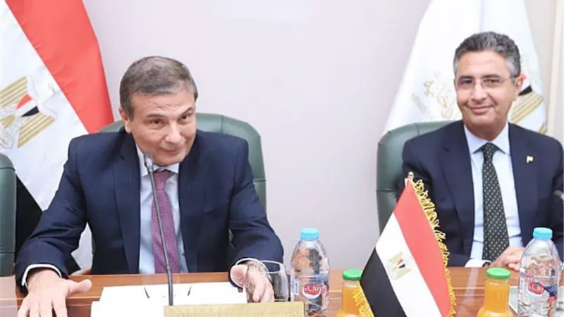 وزيرا الزراعة والتموين يبحثان ضبط اسعار بيض المائدة