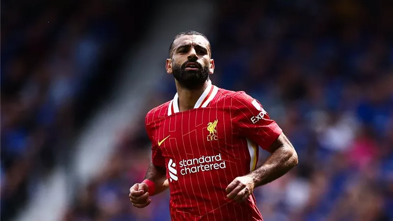 فيديوهات وصور .. صلاح يتسلم جائزة لاعب الشهر فى ليفربول