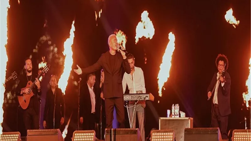بحضور ضخم.. عمرو دياب يشعل حفل أسطوري على سفح الأهرامات