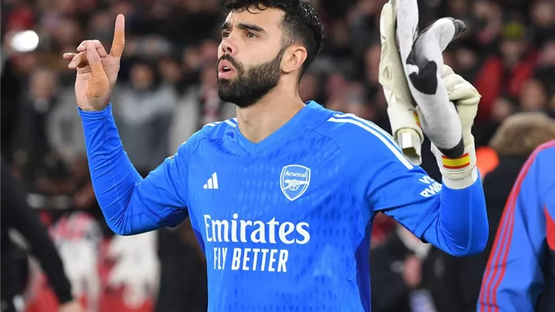 جماهير أرسنال : حارس مرمانا من كوكب أخر