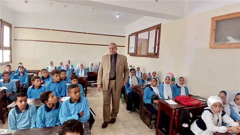 محافظ بني سويف يتابع انتظام الدراسة في العام الدراسي الجديد