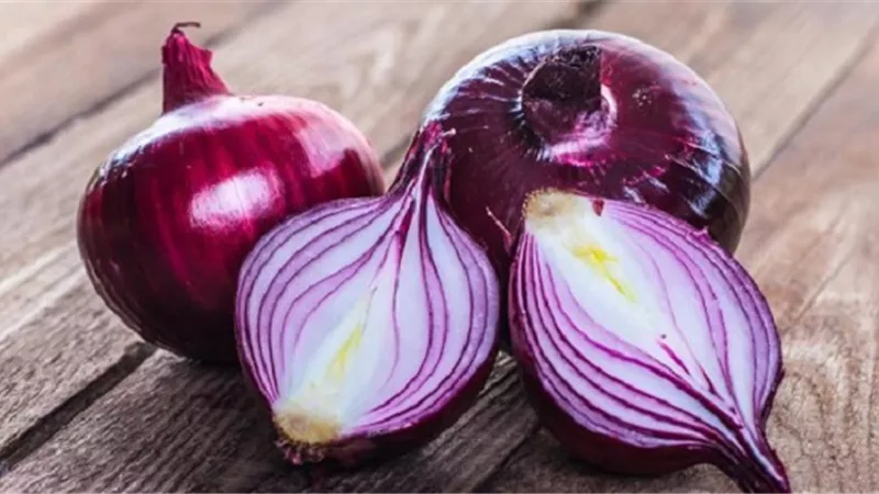 البصل .. علاج سحري للإمساك