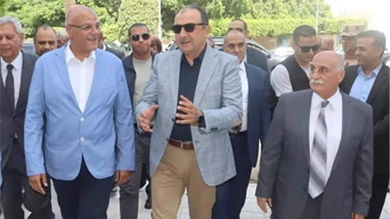 وزير قطاع الأعمال في زيارة لشركة النصر للكيماويات الدوائية بالقليوبية