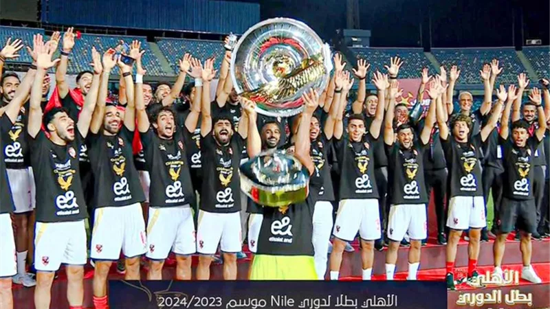 ثروت سويلم يعلق علي انفصال درع الدوري خلال تسليمه للاعبي الأهلي