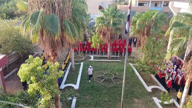 تزينت باعلام الوطن.. انطلاق اول أيام الدراسة بمدارس الوادي الجديد